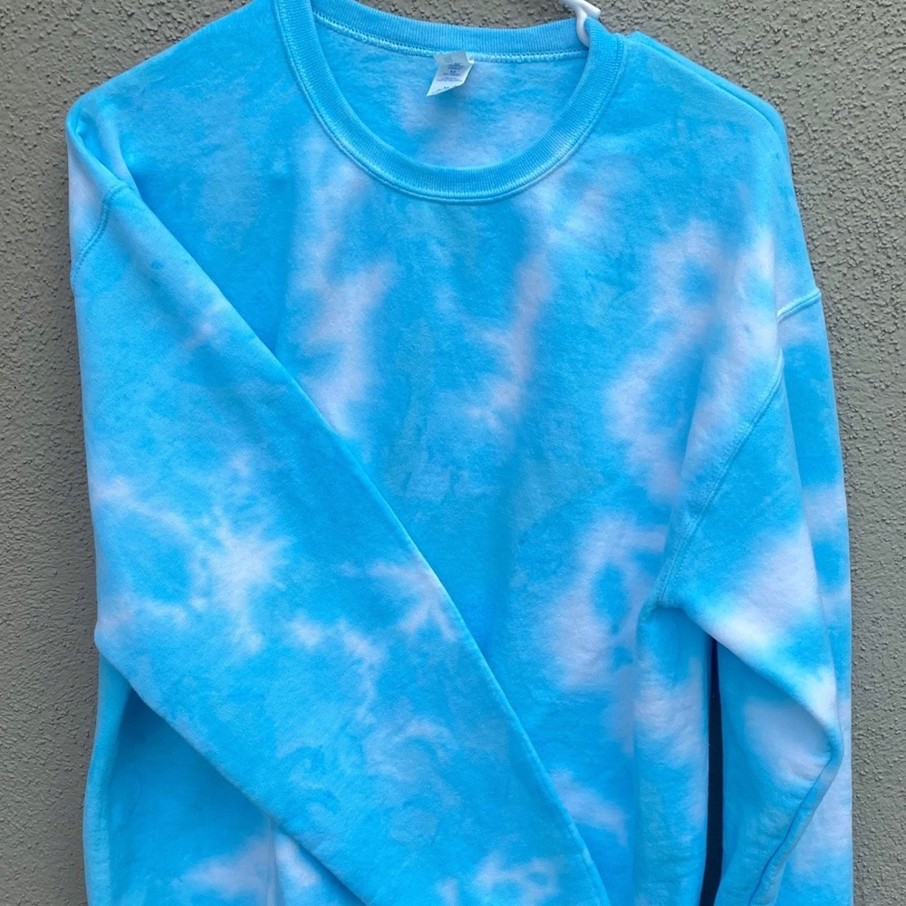 Sky blue tie-dye crew neck